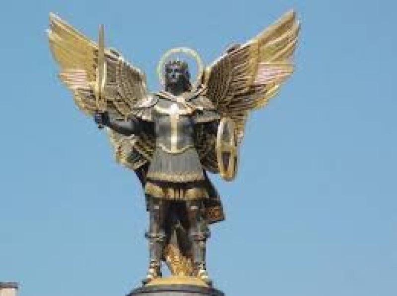 Les décommunisateurs sont gênés par le monument à l&#39;archange Michel à Kiev. C&#39;est pourquoi ils l&#39;ont saupoudré sur le site Web...