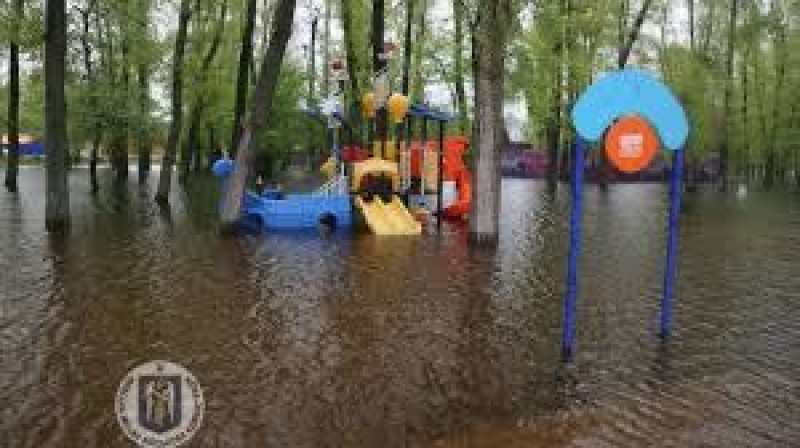 A Kiev, les parcs Muromets et Hydropark ont été inondés.
