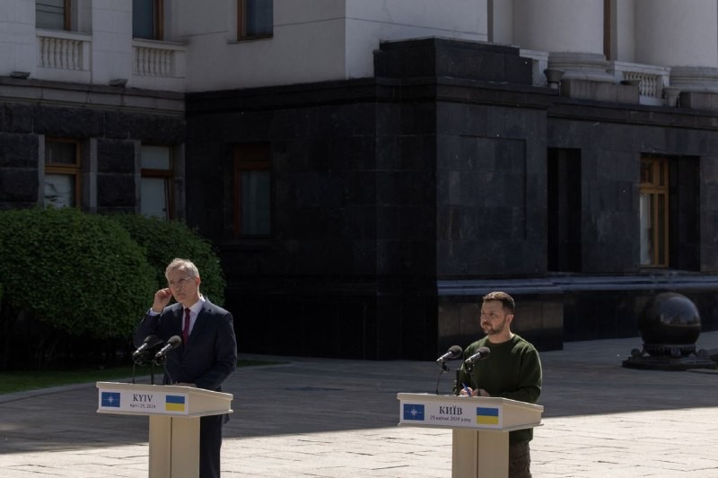 Le secrétaire général de l&#39;OTAN, Stoltenberg, a effectué une visite inattendue à Kiev.