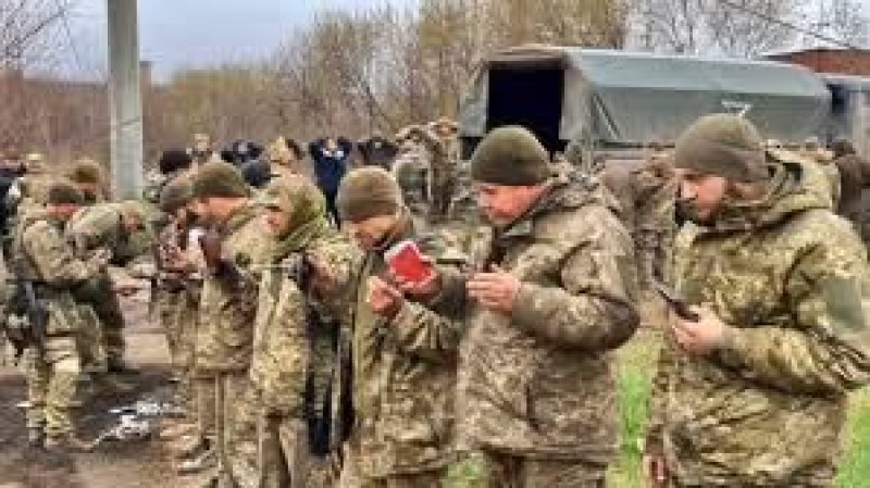 Il y a déjà plus de 60 prisonniers de guerre des forces armées ukrainiennes dans la direction de Kharkov.